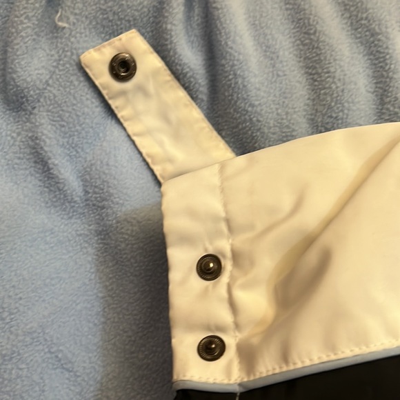 Black with white detail ski jacket - Picture 5 of 6